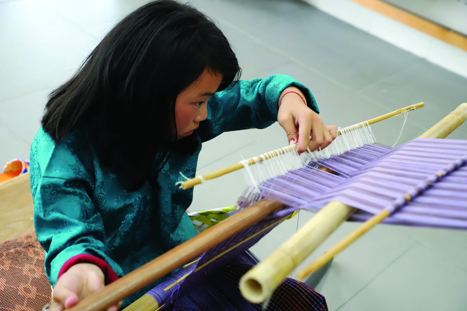 RTA conducts weaving program for school girls
