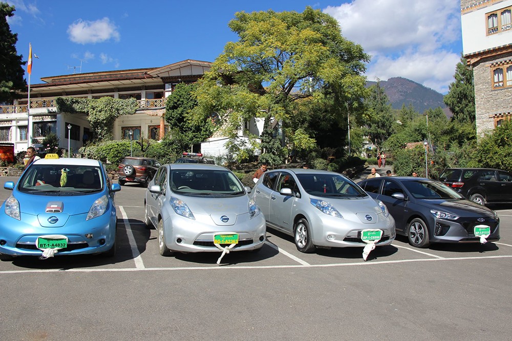 Green-coloured number plates introduced for electric vehicles