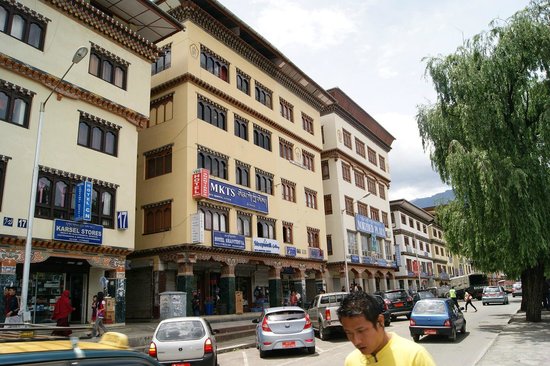 Thimphu Thromde calls for uniform signboards