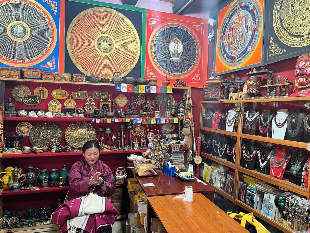 Handicraft and painting galleries struggle to survive
